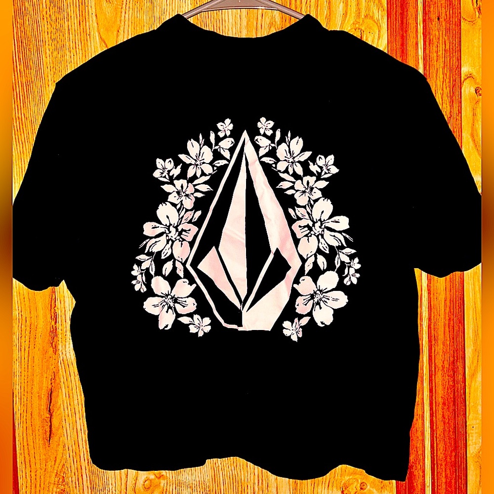 Women’s/Children’s Size L Volcom Short Sleeved Printed Tee Shirt Brand New